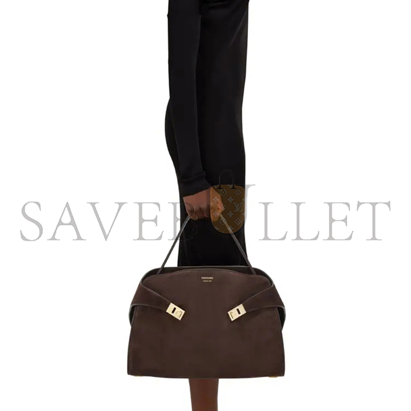 FERRAGAMO HUG SOFT SHOULDER BAG 219939 (40*28*12cm)